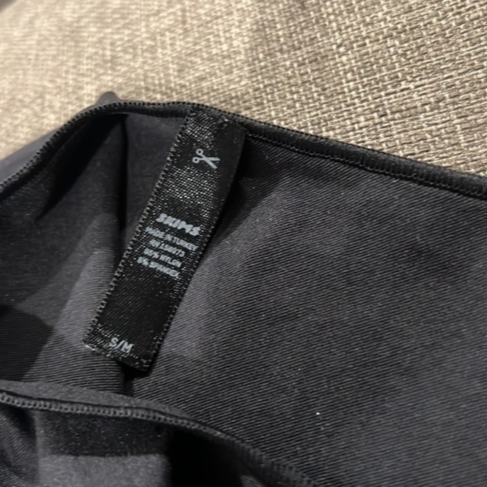 Skims Essential Cami Bodysuit - Picture 4 of 6